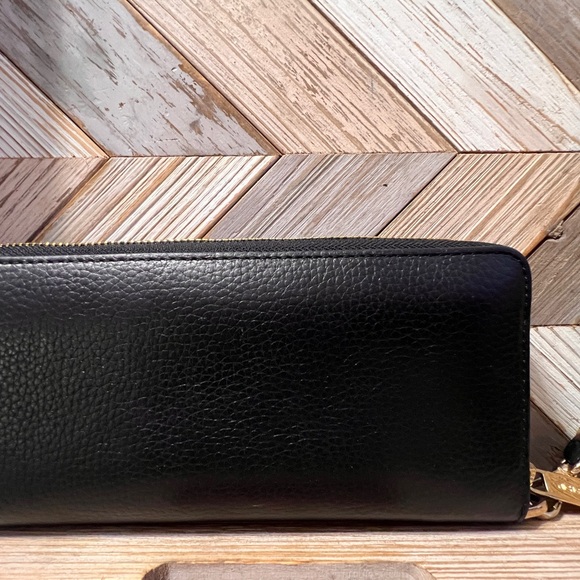 Michael Kors Black Leather Zip Wallet/Clutch-see pics and description 4 details - Picture 2 of 11